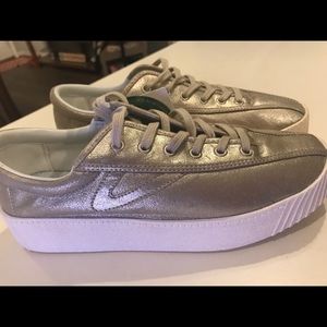 NWT Gold Tretorn Nylite BOLD Sneakers